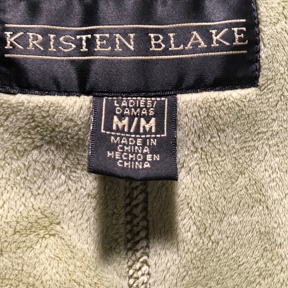 Kristen Blake - Picture 2 of 5